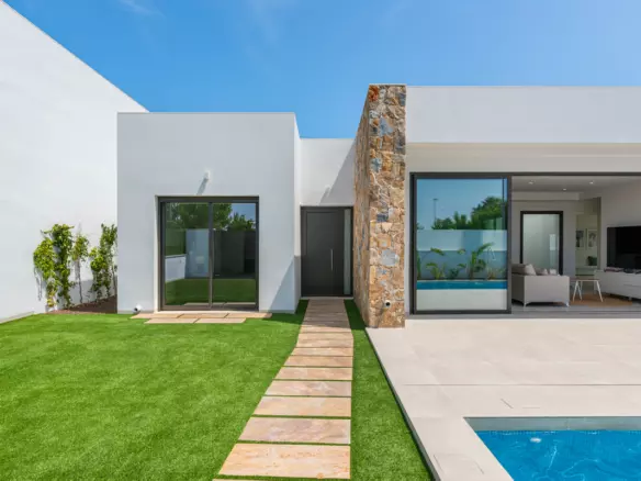 3-bedroom Villa In Los Alcázares, Spain (140 M²)