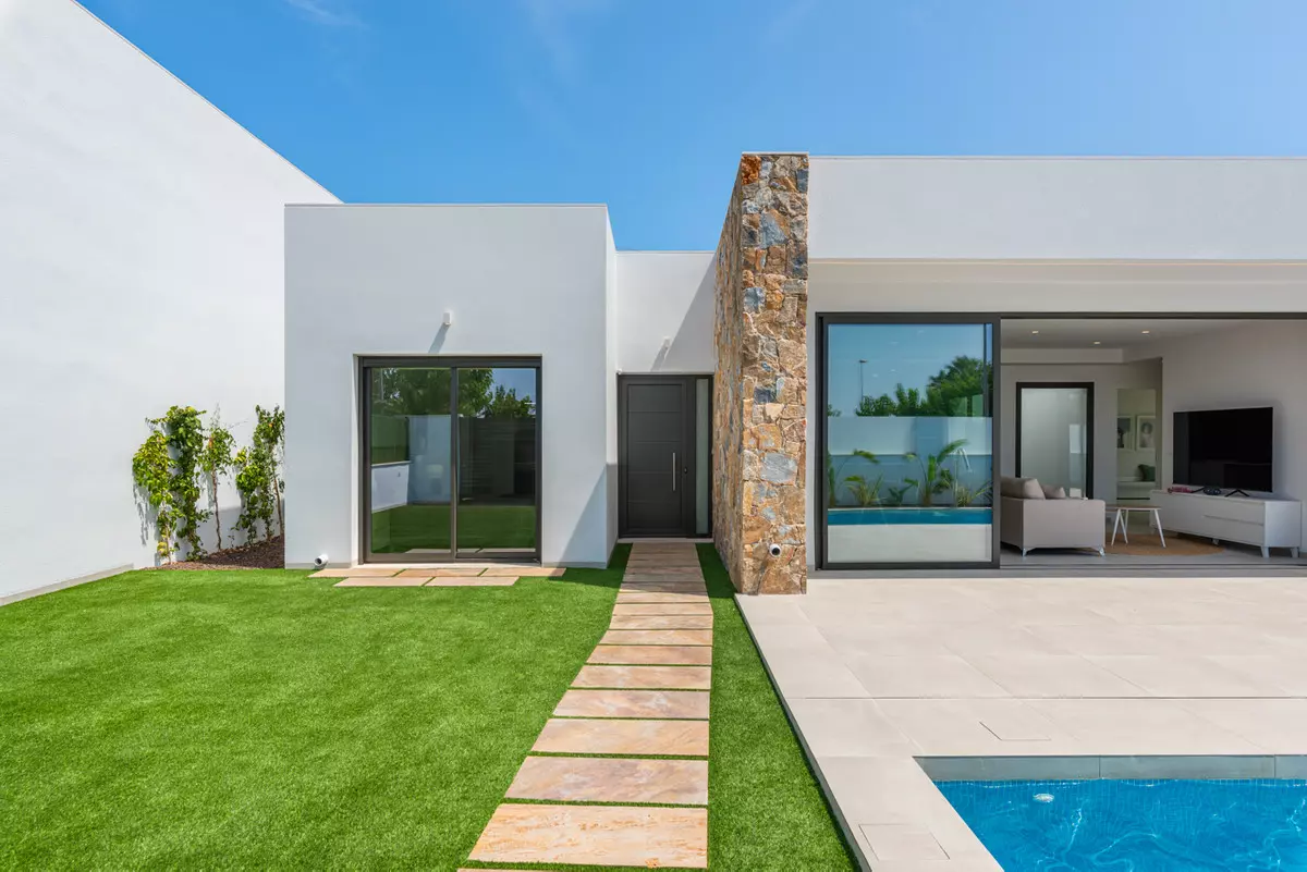 3-bedroom Villa In Los Alcázares, Spain (140 M²)