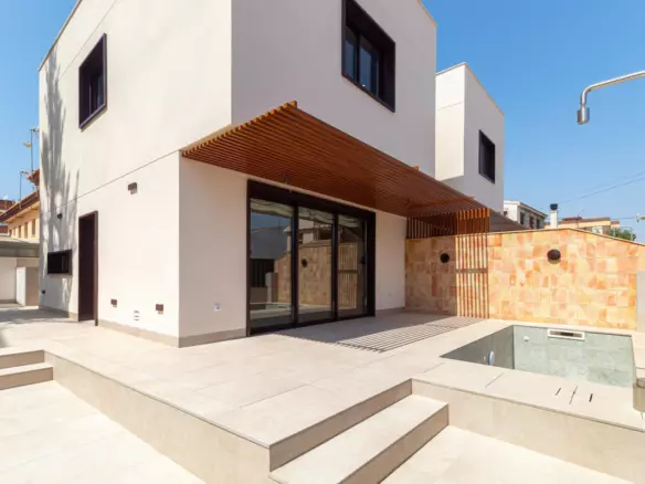 3-bedroom Villa In San Pedro Del Pinatar, Spain (162 M²)