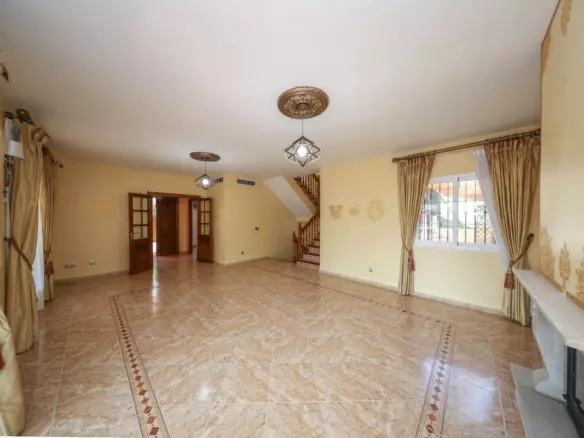 4-bedroom Villa In Coín, Spain (223 M²)