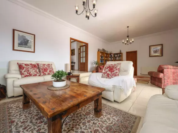 3-bedroom Villa In Casarabonela, Spain (239 M²)