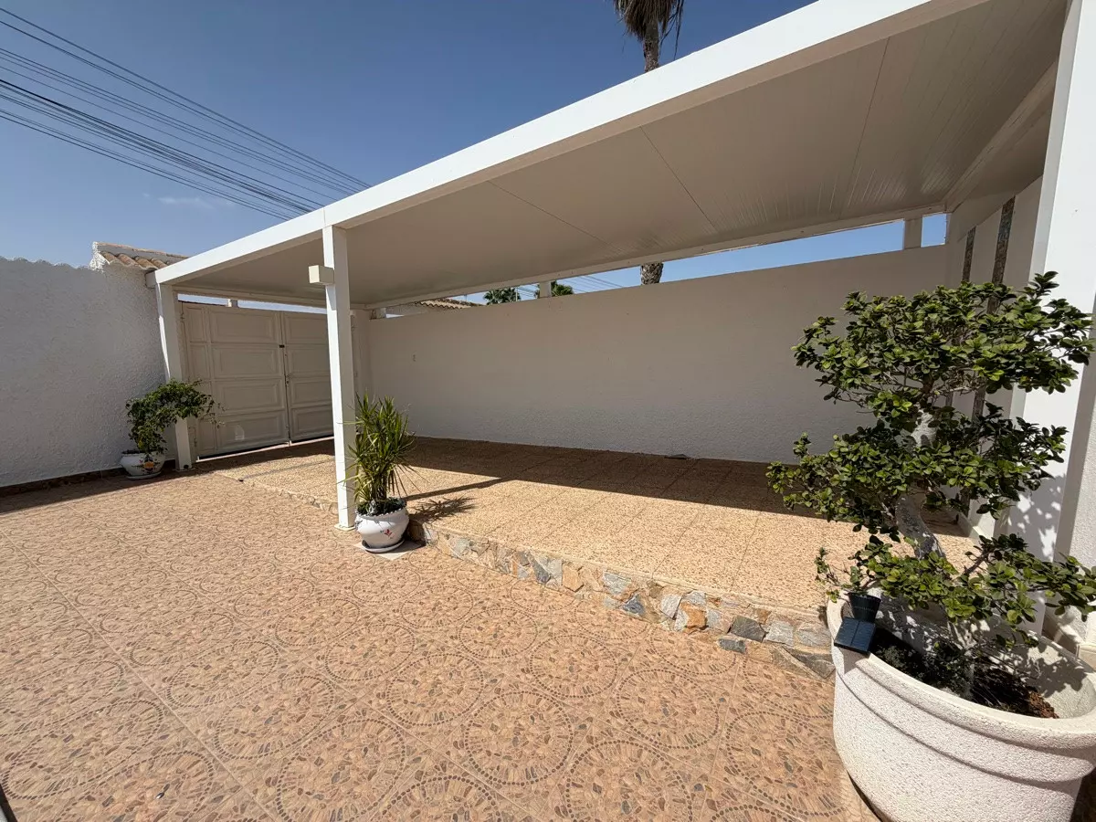 3-bedroom Villa In Torrevieja, Spain (142 M²)