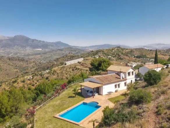 4-bedroom Villa In Guaro, Spain (209 M²)