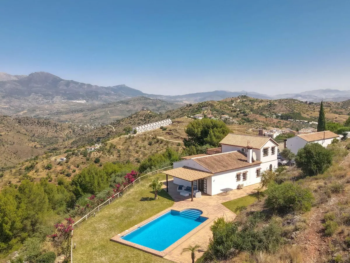 4-bedroom Villa In Guaro, Spain (209 M²)