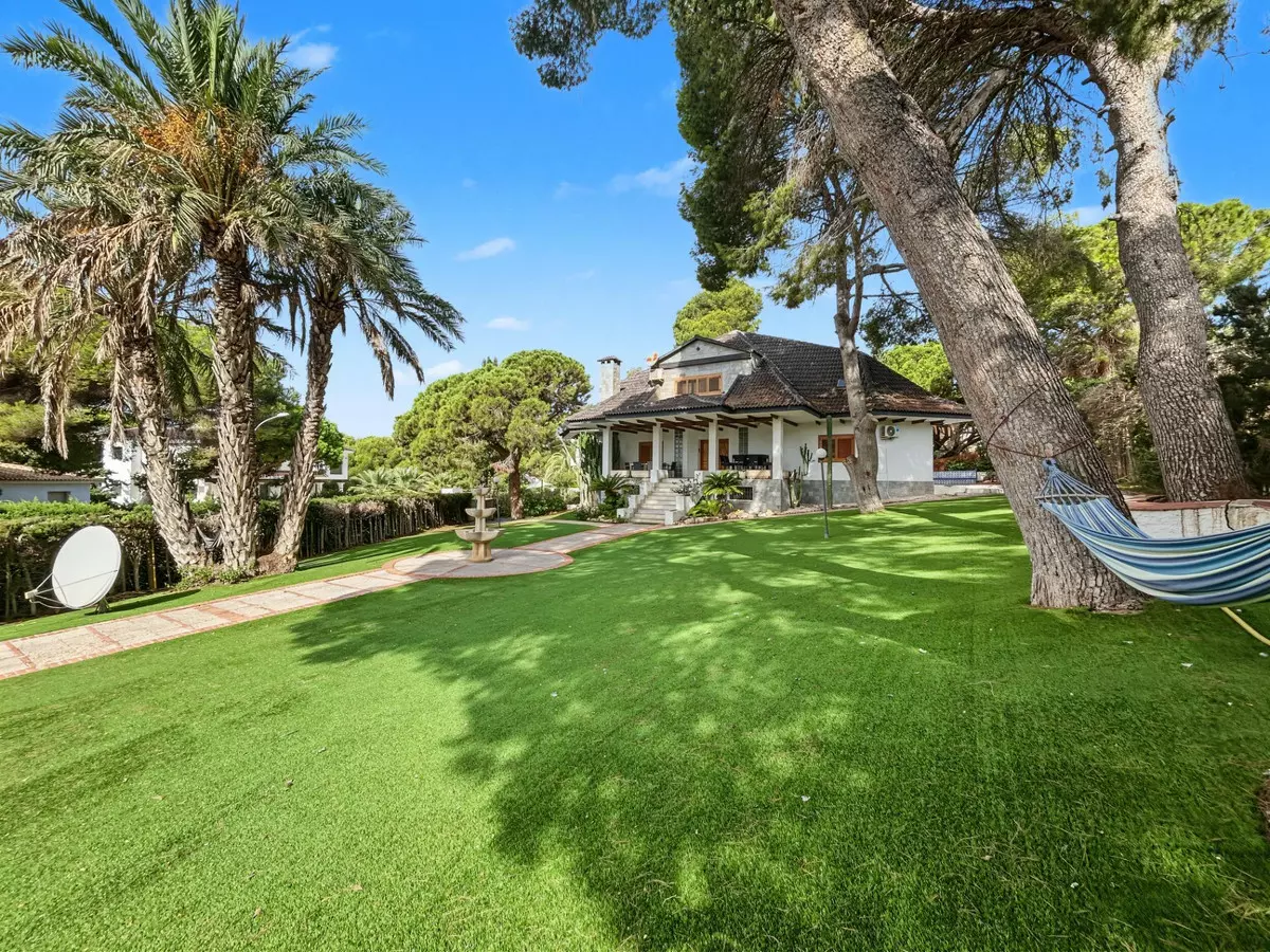 7-bedroom Villa In Orihuela, Spain (450 M²)