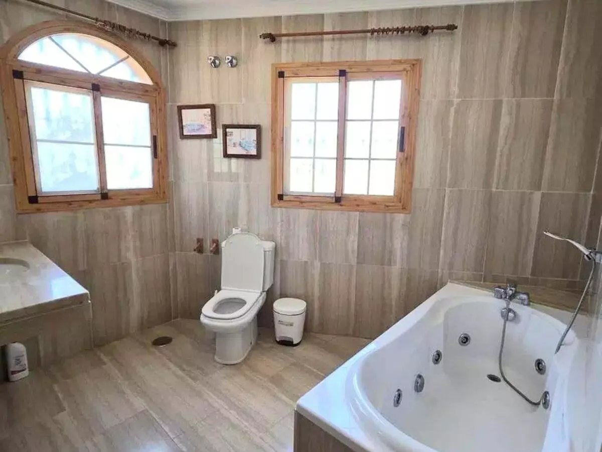 4-bedroom Villa In Estepona, Spain (240 M²)