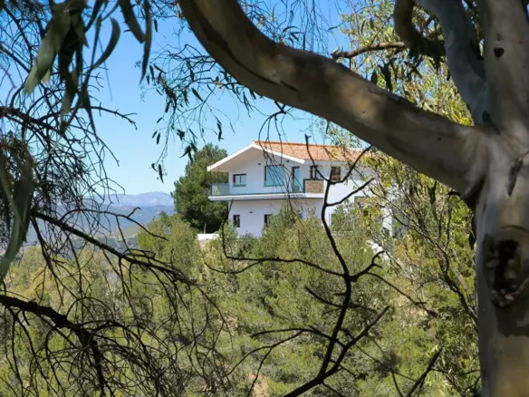 4-bedroom Villa In Málaga, Spain (200 M²)