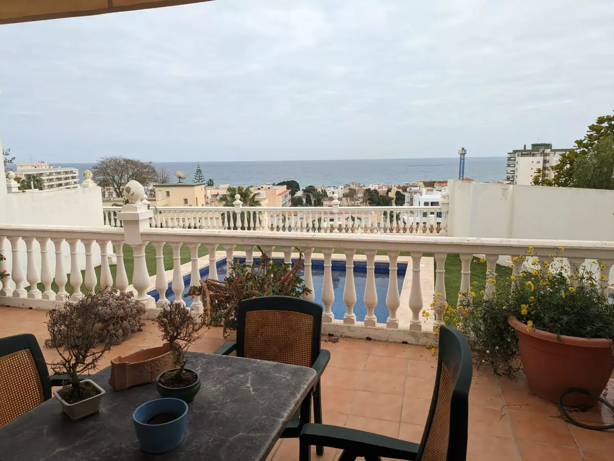 3-bedroom Apartment In Torremolinos, Spain (170 M²)