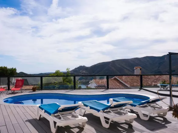 4-bedroom Villa In Istan, Spain (240 M²)