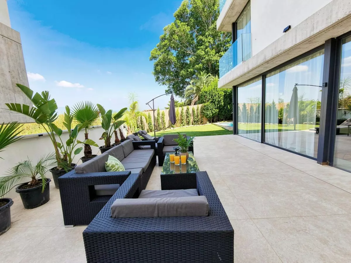 5-bedroom Villa In Marbella, Spain (285 M²)