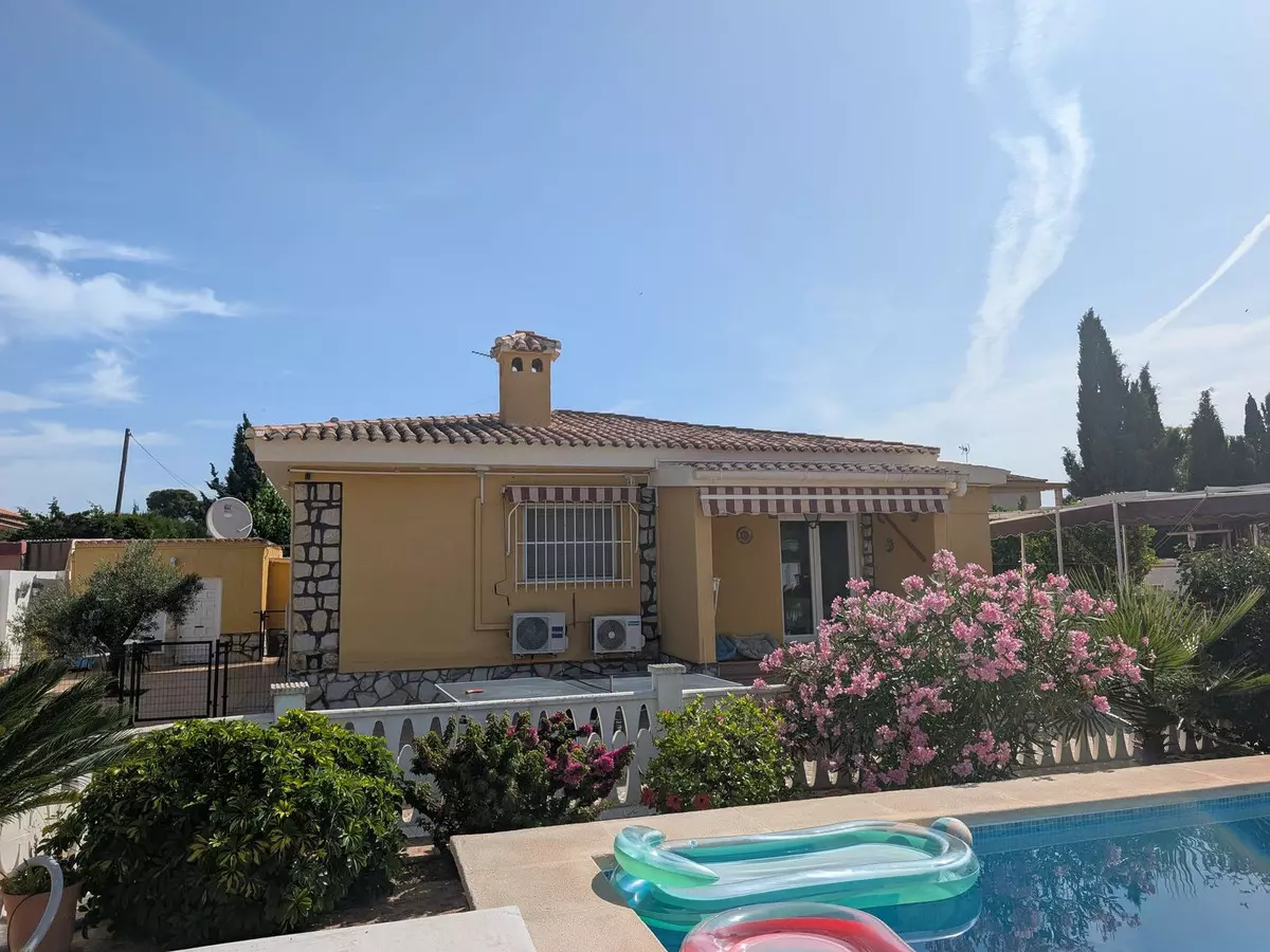 5-bedroom Villa In San Vicente Del Raspeig, Spain (130 M²)