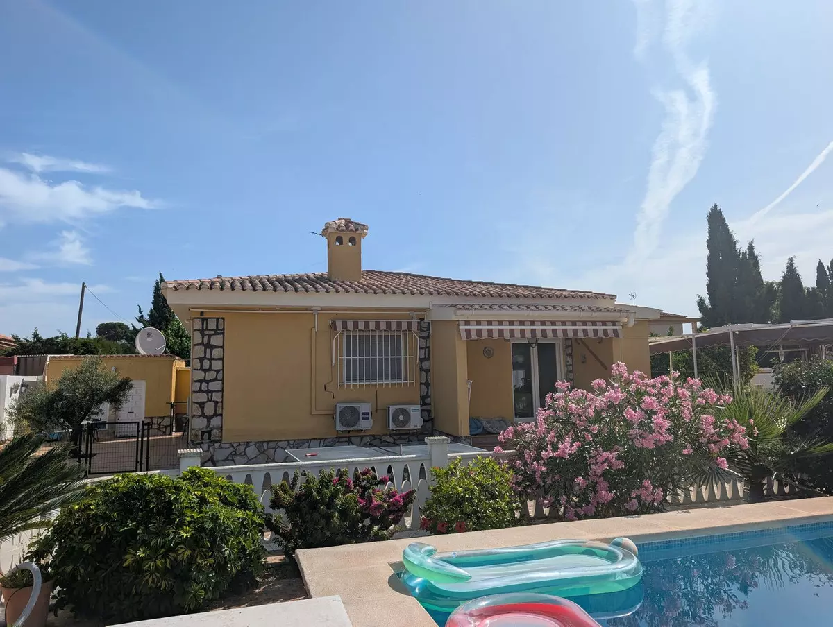 ShowFeedImage-3c13c7 5-bedroom Villa In San Vicente Del Raspeig, Spain (130 M²)