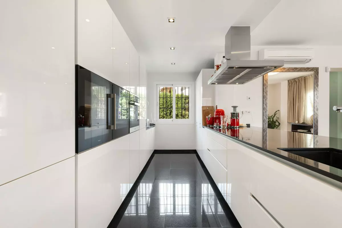 3-bedroom Apartment In Marbella, Spain (151 M²)