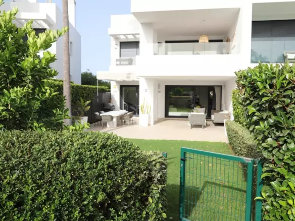 3-bedroom Apartment In Estepona, Spain (124 M²)