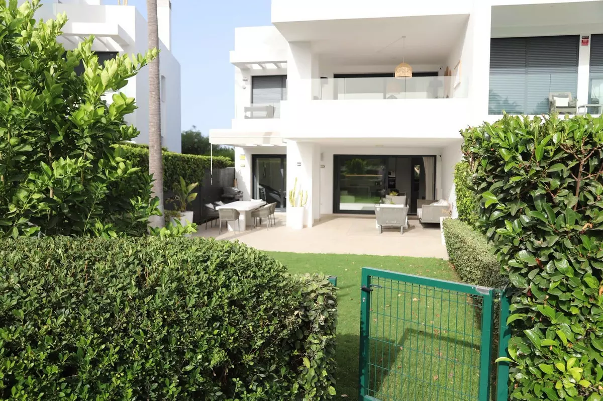3-bedroom Apartment In Estepona, Spain (124 M²)