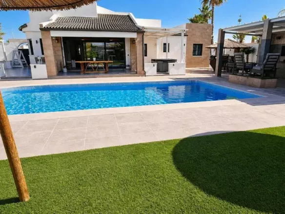 5-bedroom Villa In Torrevieja, Spain (280 M²)