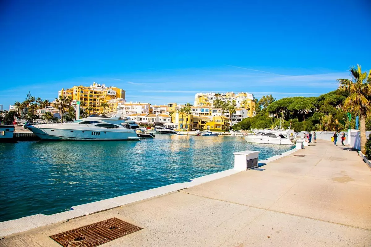 2-bedroom Apartment In Marbella, Spain (100 M²)