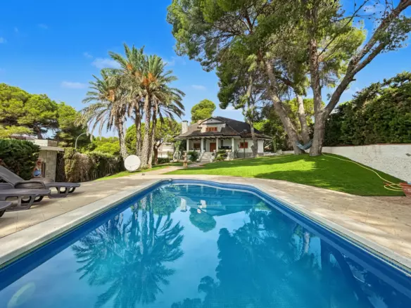 7-bedroom Villa In Orihuela, Spain (450 M²)
