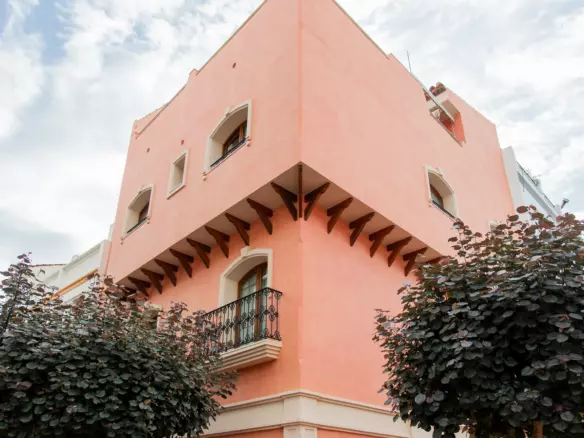7-bedroom Town House In Estepona, Spain (451 M²)