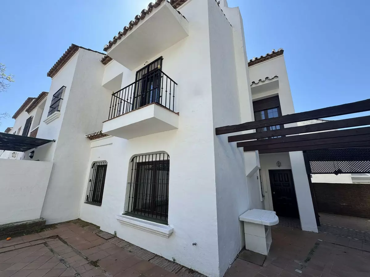 7-bedroom Town House In Marbella, Spain (255 M²)