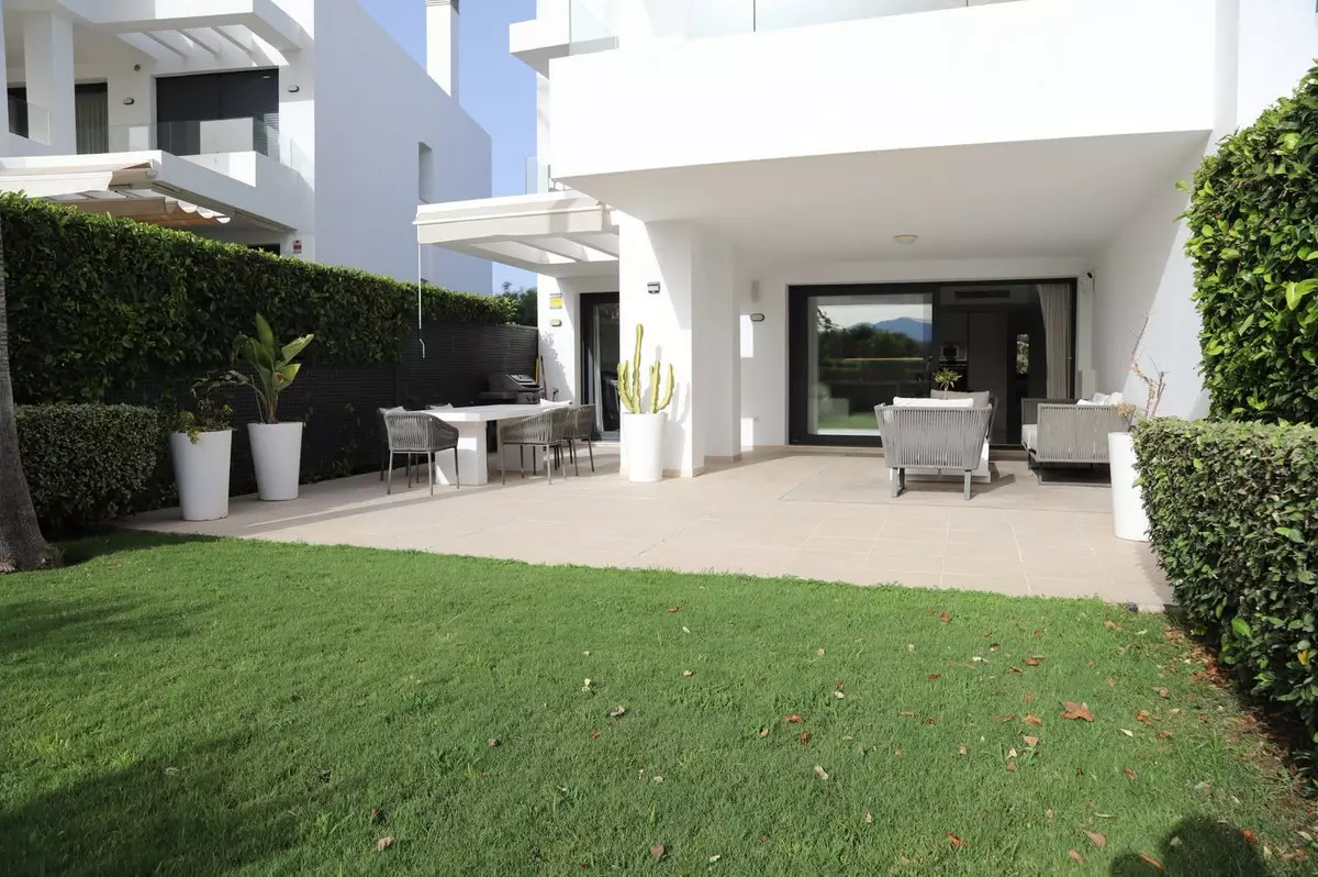 3-bedroom Apartment In Estepona, Spain (124 M²)