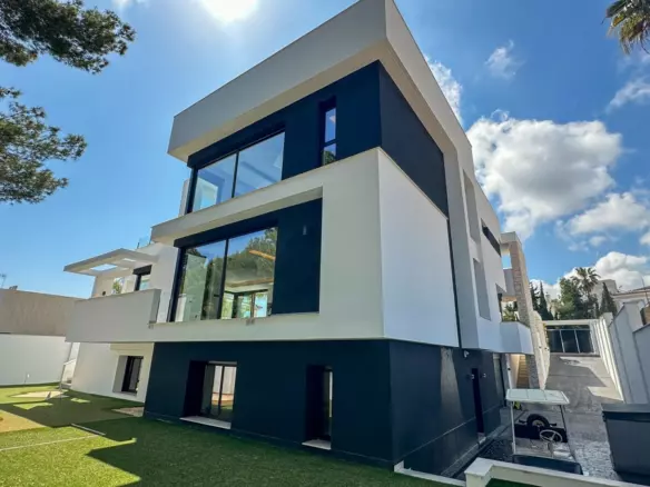 4-bedroom Villa In Orihuela, Spain (527 M²)
