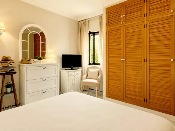 3-bedroom Apartment In Estepona, Spain (225 M²)