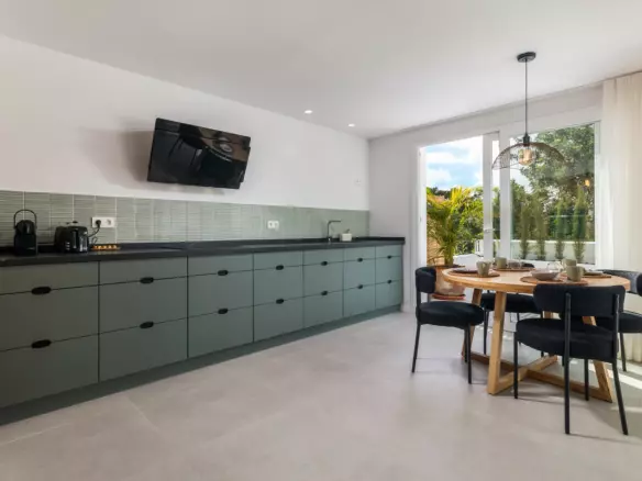 2-bedroom Town House In Istan, Spain (197 M²)