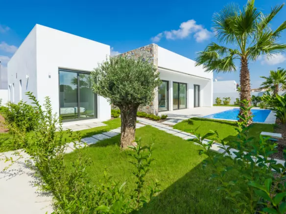 3-bedroom Villa In Los Alcázares, Spain (140 M²)