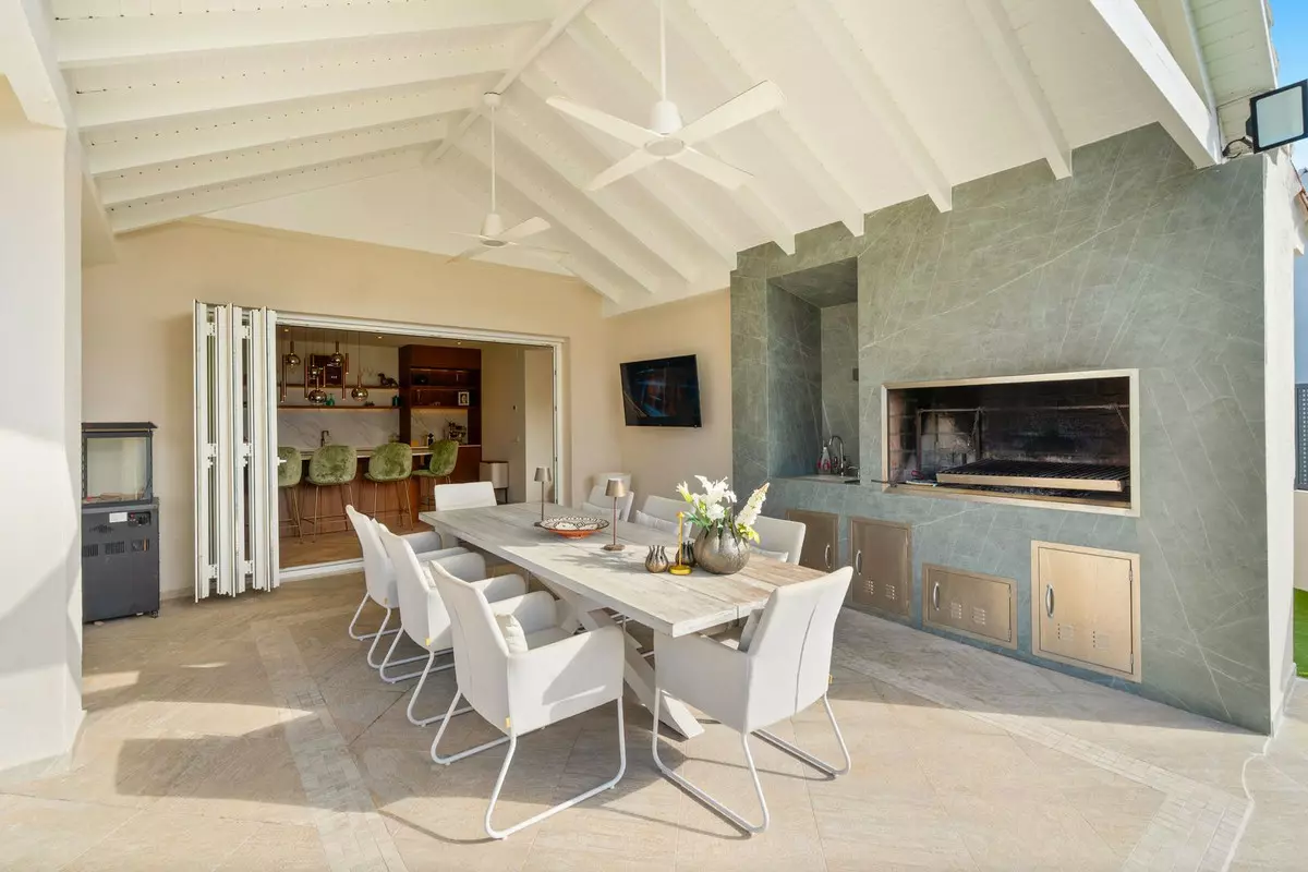 4-bedroom Villa In Estepona, Spain (210 M²)