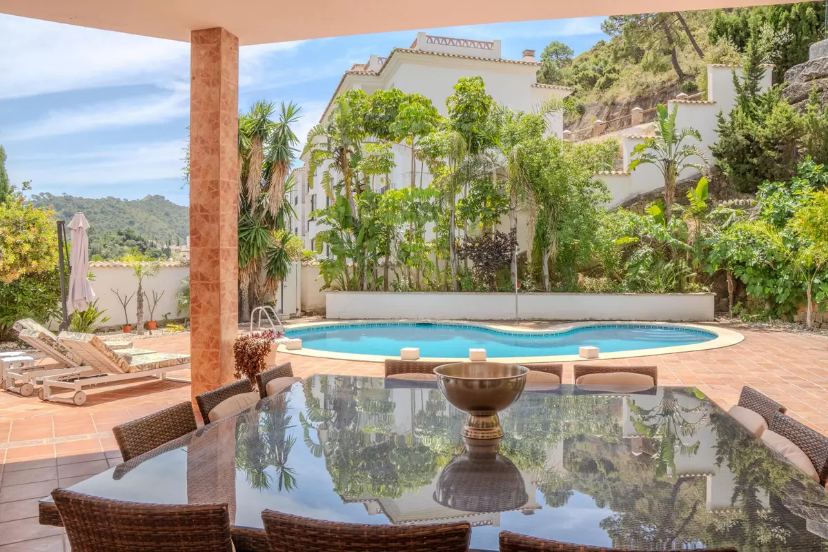 6-bedroom Villa In Benahavis, Spain (797 M²)