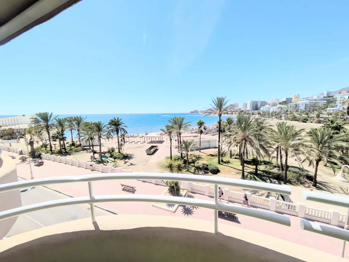 3-bedroom Apartment In Benalmádena, Spain (202 M²)