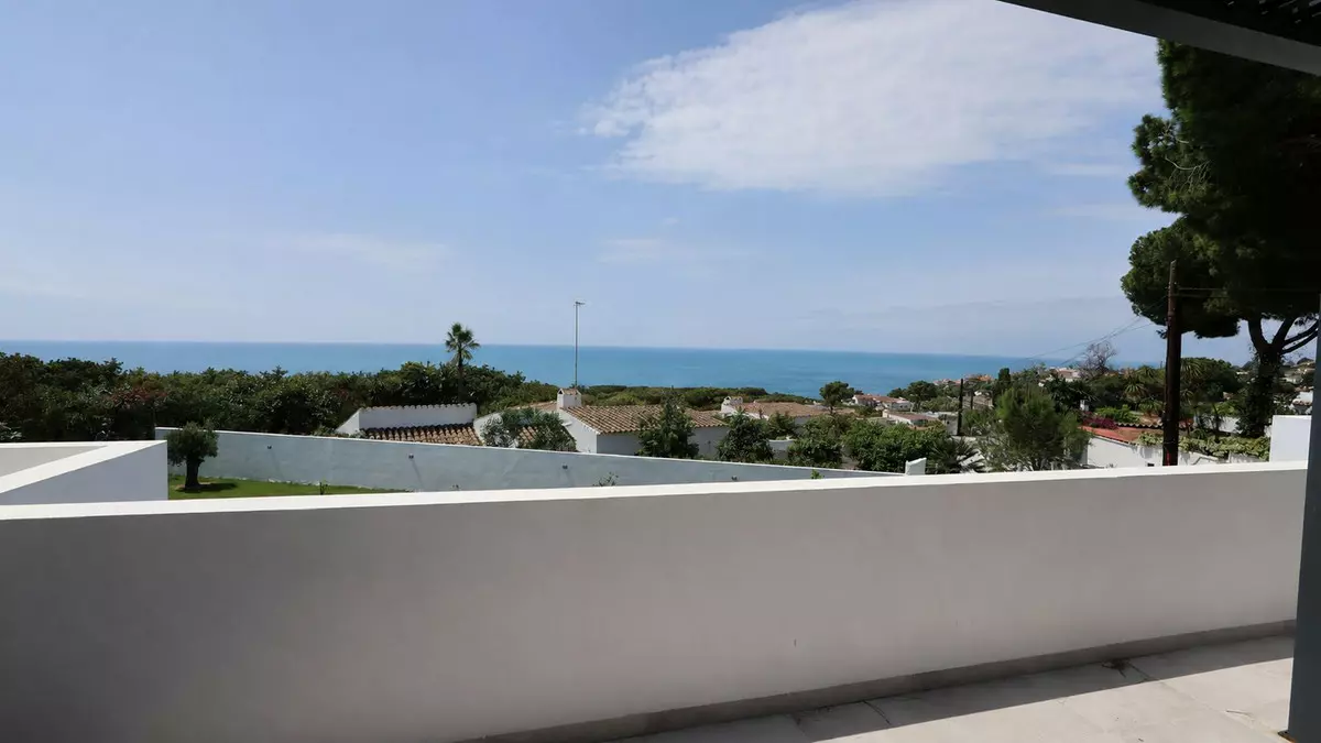 3-bedroom Villa In Marbella, Spain (245 M²)