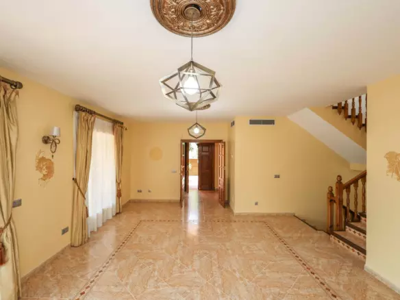 4-bedroom Villa In Coín, Spain (223 M²)