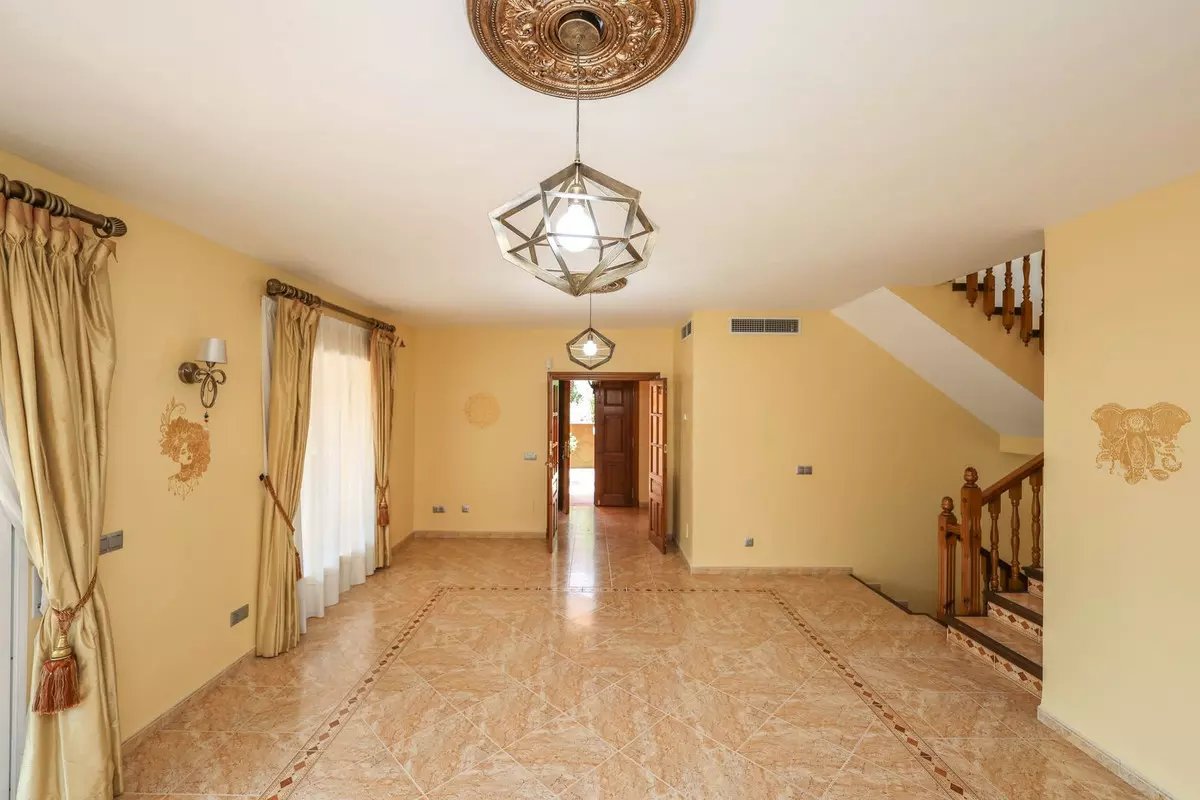 4-bedroom Villa In Coín, Spain (223 M²)