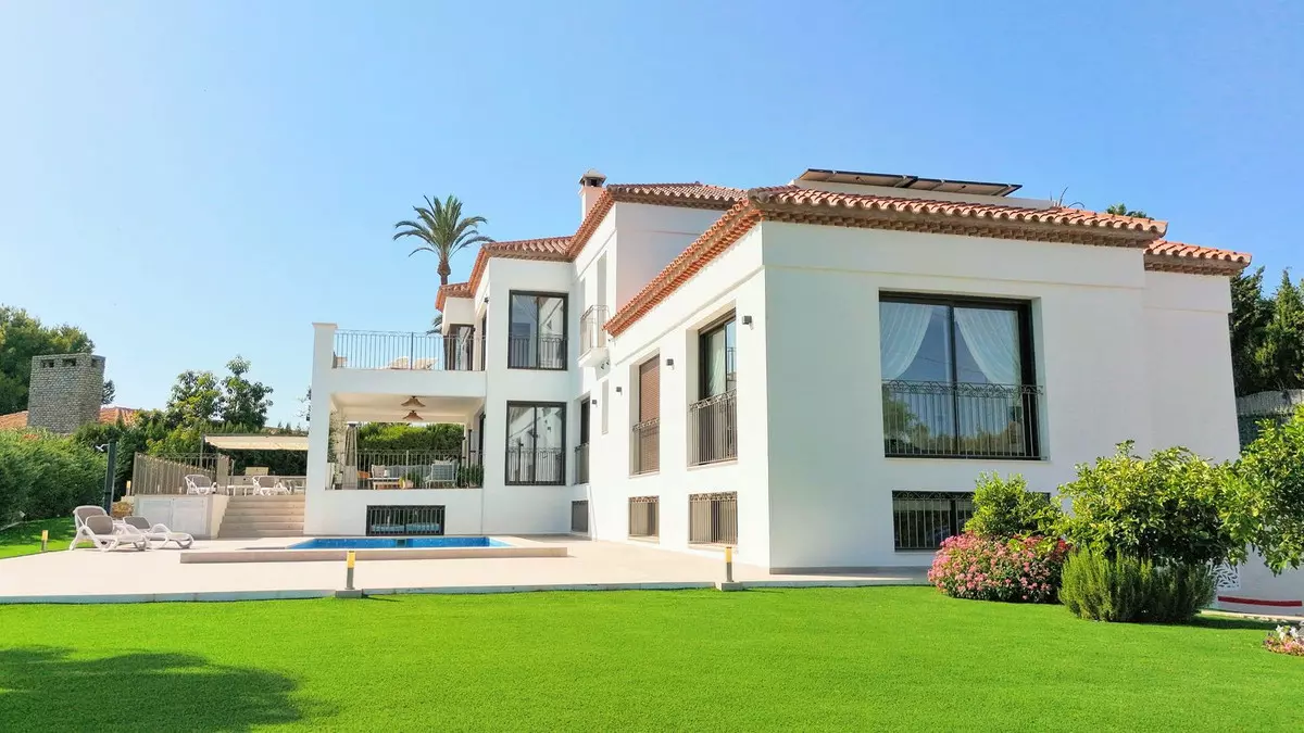 5-bedroom Villa In Estepona, Spain (600 M²)