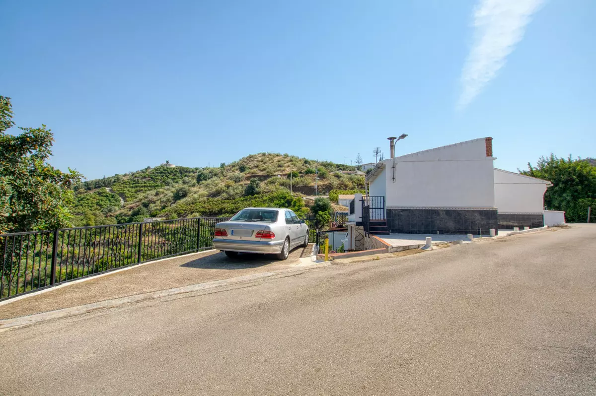 3-bedroom Villa In Canillas De Aceituno, Spain (90 M²)