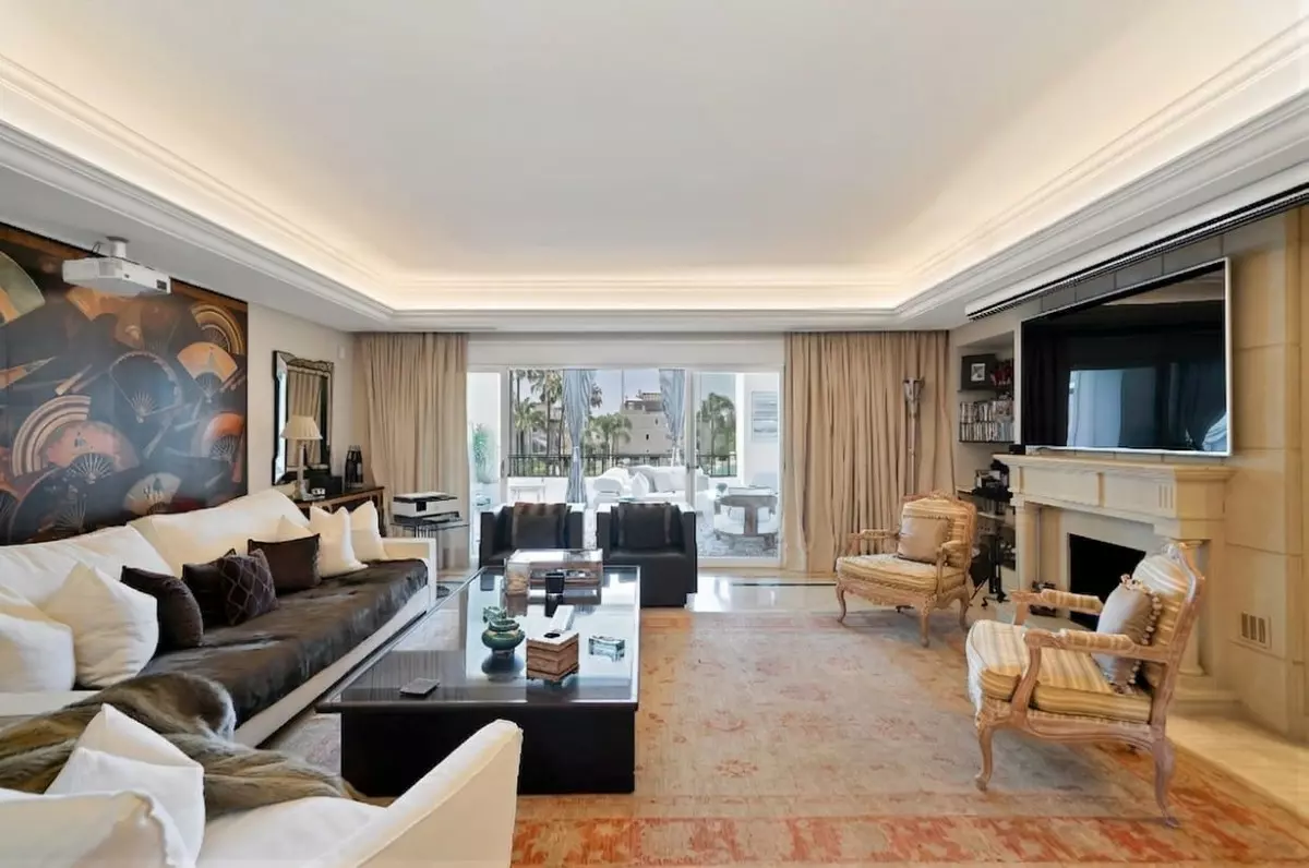 3-bedroom Apartment In Marbella, Spain (289 M²)