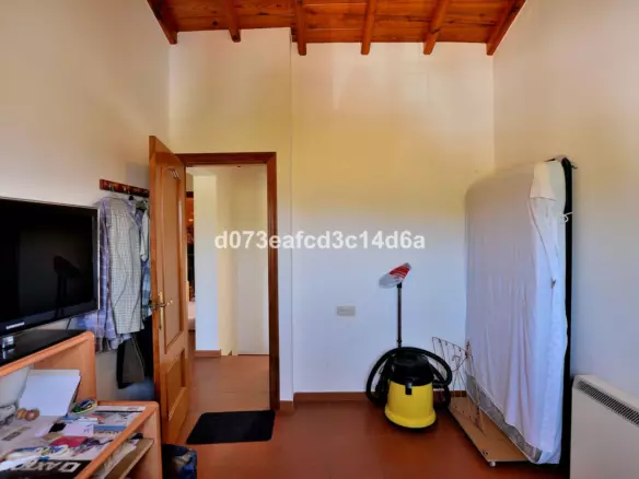 3-bedroom Town House In Málaga, Spain (144 M²)