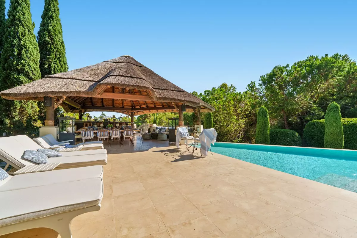 6-bedroom Villa In Marbella, Spain (712 M²)