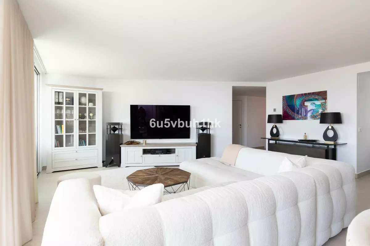 3-bedroom Apartment In Benalmádena, Spain (185 M²)