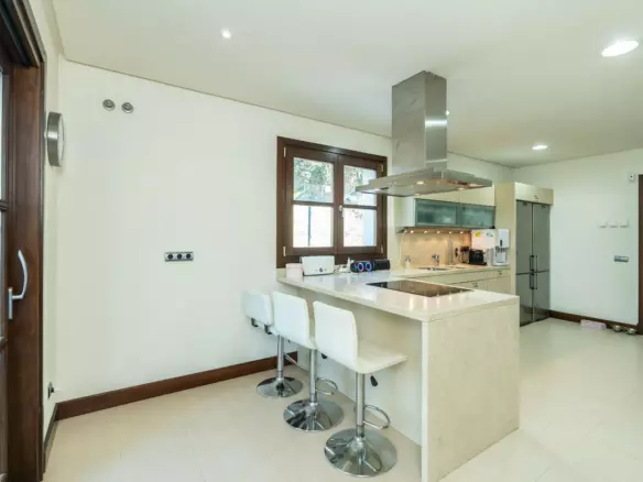 5-bedroom Villa In Benahavis, Spain (647 M²)