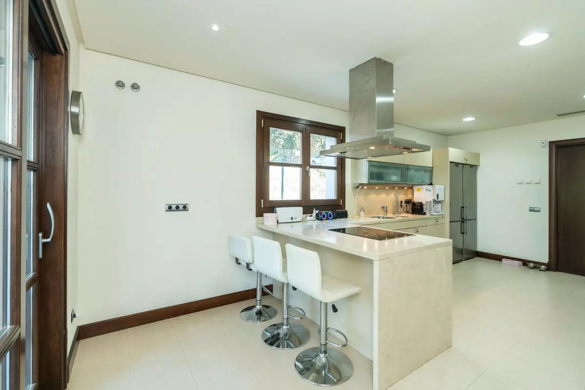 5-bedroom Villa In Benahavis, Spain (647 M²)