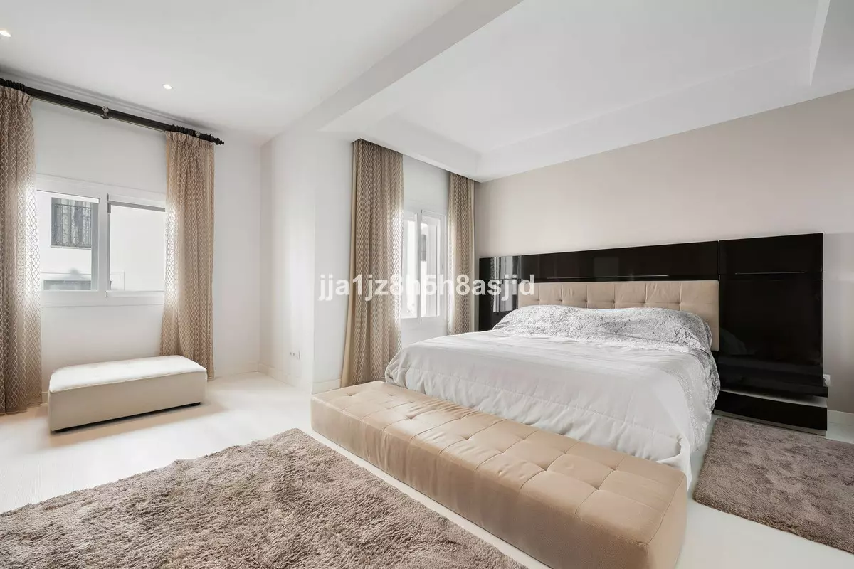 2-bedroom Apartment In Marbella, Spain (138 M²)