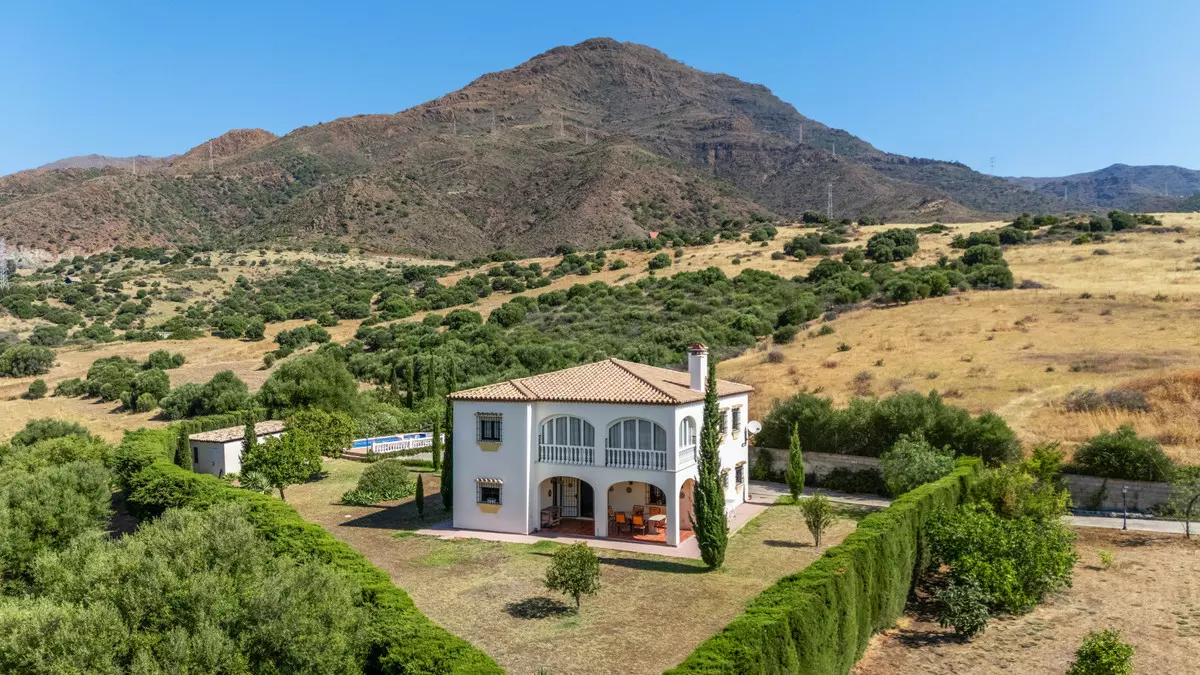 4-bedroom Villa In Estepona, Spain (343 M²)