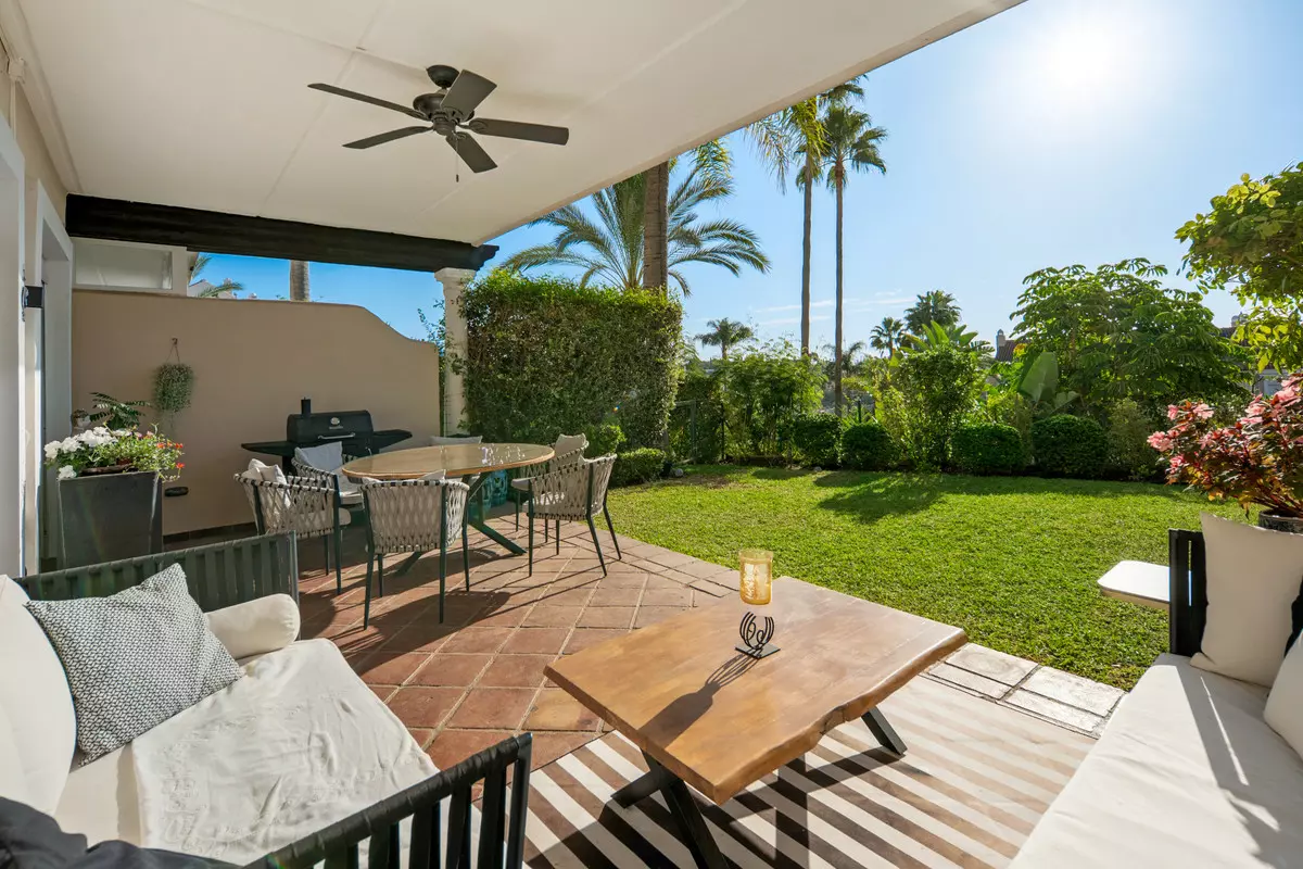 3-bedroom Town House In Estepona, Spain (184 M²)