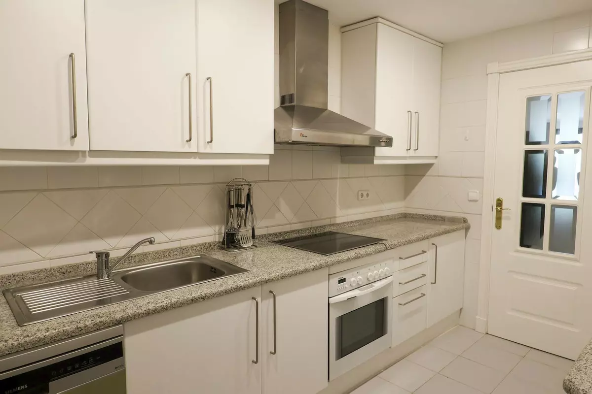 2-bedroom Apartment In Benahavis, Spain (94 M²)
