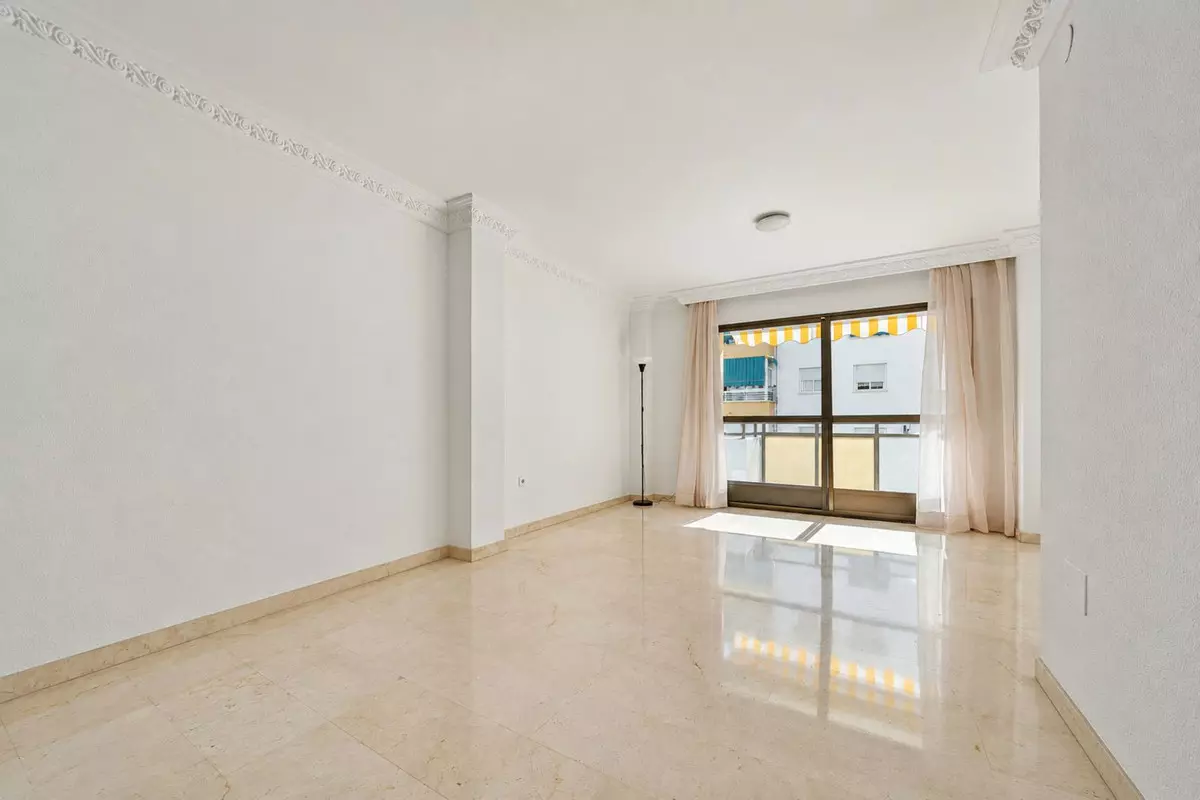 3-bedroom Apartment In Estepona, Spain (107 M²)