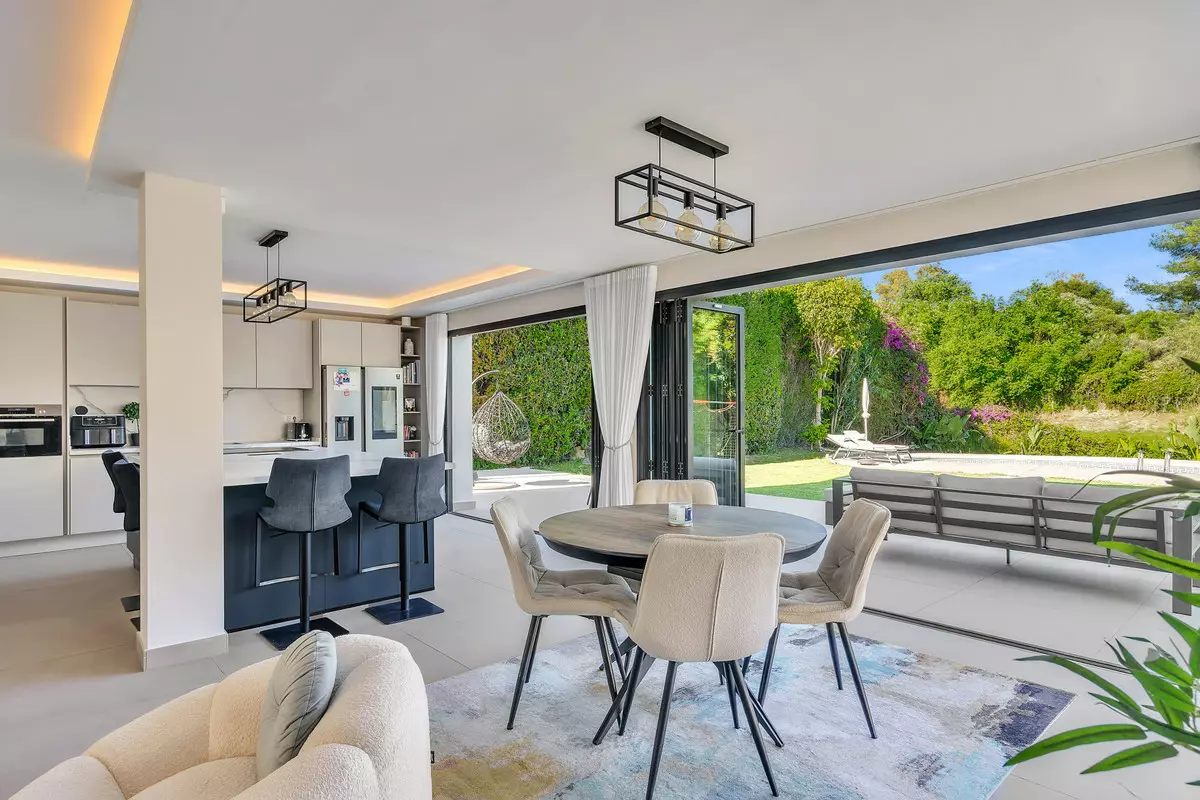 4-bedroom Villa In Marbella, Spain (280 M²)