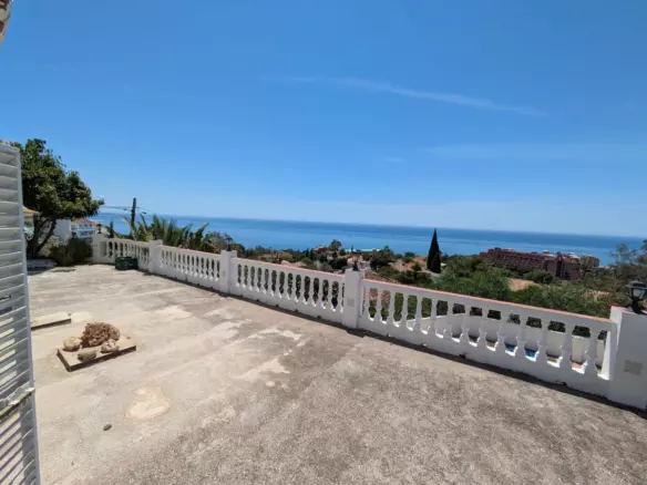 3-bedroom Villa In Benalmádena, Spain (197 M²)